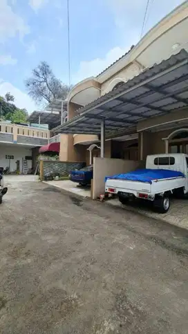 DISEWAKAN CEPAT RUMAH HUNIAN DUA LANTAI  CLUSTER