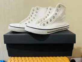 Sepatu sneaker rubi