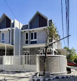 Tenggilis ‼️Jual Rumah Baru Dekat Ubaya,Prapen,Panjang Jiwo,Jemursari