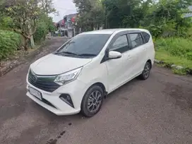 KM RENDAH Daihatsu Sigra 1.2 R Bensin-MT 2022 PUTIH ABU