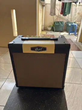 Amplifier Cort CM15R Hitam