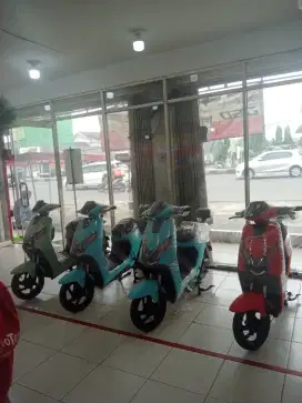 Sepeda Dan Motor Listrik Cash & Kredit Uwinfly D65