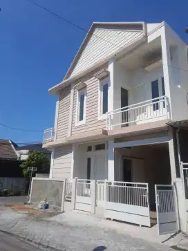 Rumah Pojok Rungkut dekat jalan raya free AC 1 dan kitchen set