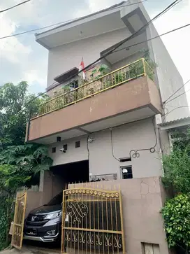 Rumah 2 lantai di Puri Serpong Dekat 10 menit ke Stasiun Rw Buntu