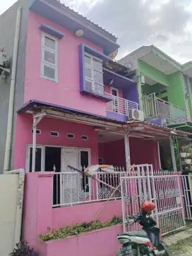Jual cash rumah 2 lantai perum Cileungsi hijau hrga 600jta nego