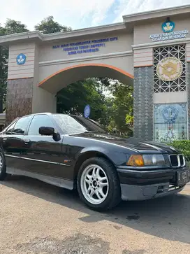 BMW 318i 1997 Bensin