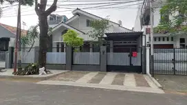 Di sewa rumah area pakubuwono jln.dempo kebayoran baru jaksel