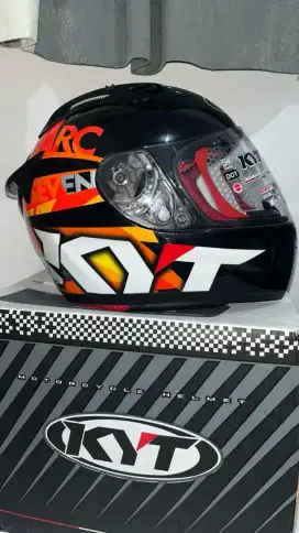 Helm KYT RC SEVEN (glossy)