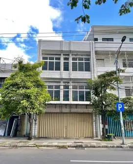 Jual Ruko 3 lantai siap usaha di Jalan Tembaan