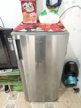 JUAL CEPAT KULKAS 1 PINTU MEREK LG PEMAKAIAN PRIBADI,LOK CIPUTAT