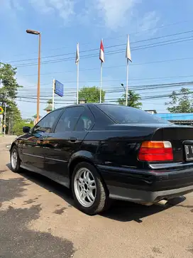BMW 318i 1997 Bensin