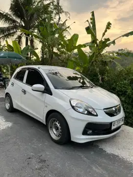 Honda brio type e Satya warna putih
