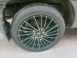 Jual peleg dan ban copotan Innova ring 18 uk.225/50/18 ban masih bagus