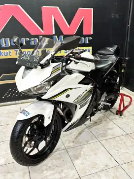 R25 Putih mutiara 2017 mewah murah siap gass.Anugerah motor rungkut