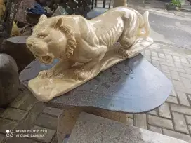 Patung harimau batu onik