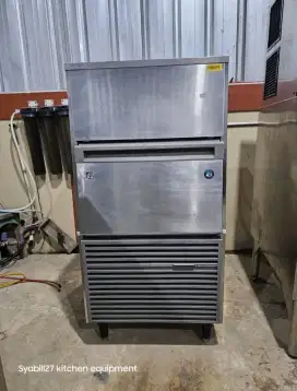 Mesin es kristal produksi ice maker
100 kg/24 jam merk hoshizaki Japan