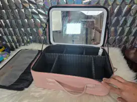 Kotak Make Up dengan Lampu
