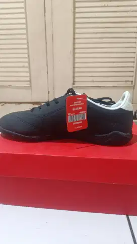 SEPATU FUTSAL SPECS