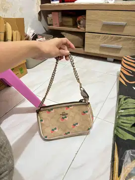 Tas Co*ch top handle