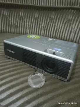 LCD Proyektor TOSHIBA segel
