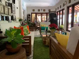 Rumah dalam komplek Eksklusif dengan Swimming Pool Bintaro