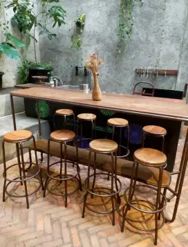 Set Meja Bar Plus 8 Kursi Bar