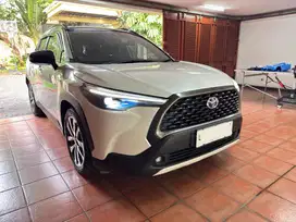 TOYOTA COROLLA CROSS HYBRID LOW KILOMETER