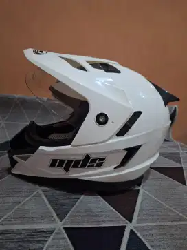 Helm mds supermoto