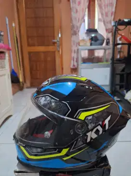 Helm kyt striker
