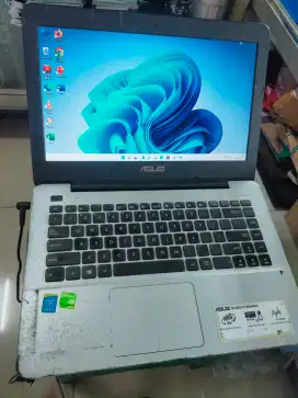 Dijuak laptop Asus Intel I3 Ram 4GB VGA 2GB NVDIA SSD 240GB Windows 11