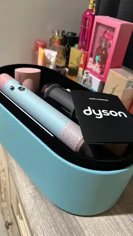 Dyson airwrap complete set Like New