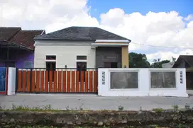 Rumah Minimalis Modern di Dekat Candi Prambanan, Klaten