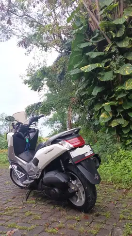 Nmax putih 2017