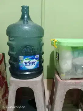DIJUAL Galon AQUA + Contener plastik + Kursi plastik