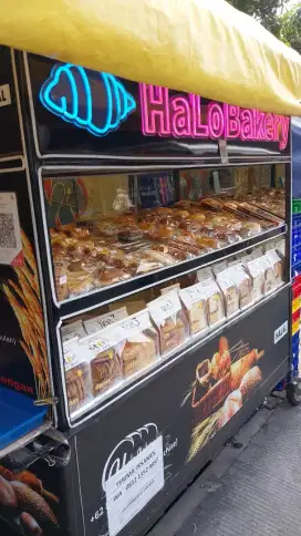 Jaga booth roti / gerobak roti