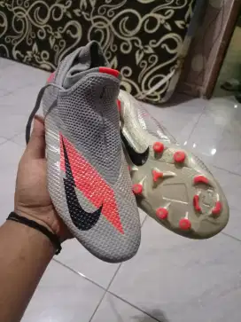 Sepatu bola nike phantom size 42