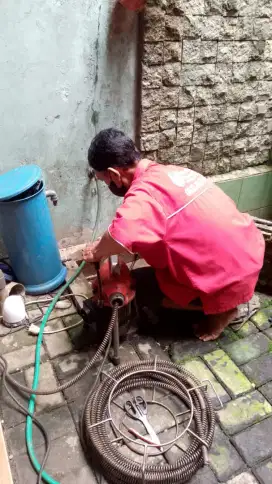 Ahli jasa tukang pelancar pipa tersumbat mampet