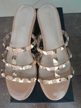 Sepatu sandal pazzion