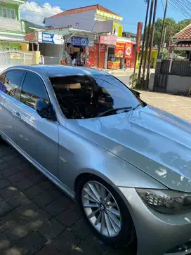 E90 2010 automatic