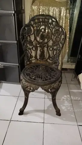 Kursi taman antik