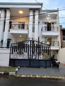 Dijual Cepat Rumah Mewah di Perumahan Mediterania Regency Cikunir