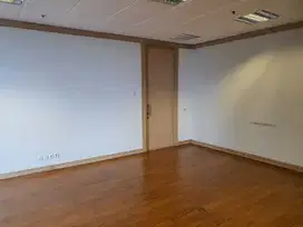 Sewa Ruang kantor semi furnished Menara Sudirman CL 412