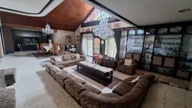 Dijual Rumah 2 Lantai dan Megah di Menteng Dalam