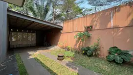 Rumah Mewah SHM dengan Taman Belakang at Premiere Park 1, Modernland..