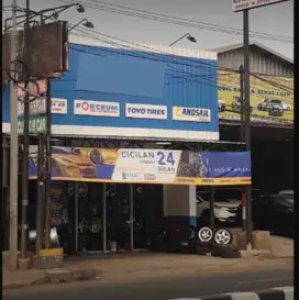 BU pinggir jalan raya Sultan Agung Bekasi barat