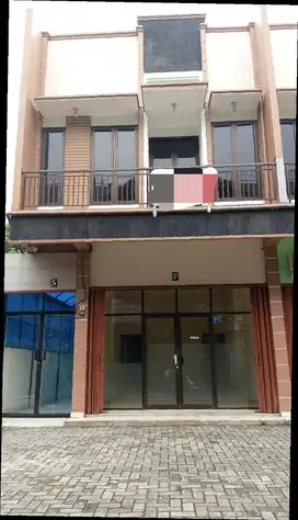Disewakan Ruko 2,5 Lantai, di Pondok Bambu,Jakarta timur