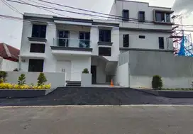 Rumah Murah 2 Lantai Lokasi Strategis Cempaka Putih