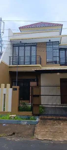 RUMAH 2 LANTAI SIAP HUNI DI KOTA MAKASSAR BELAKANG KAMPUS UNM