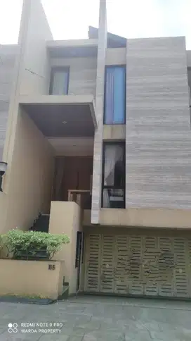 Disewakan rumah di buncit di dalam townhouse