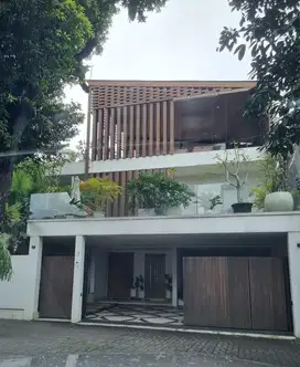 Disewakan rumah 3 lantai di Radio Dalam